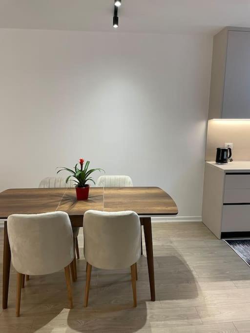Apartament Luxury Next To Us Embassy Tirana