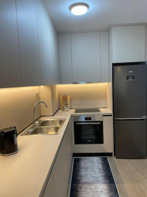 Luxury Next To Us Embassy Apartament Tirana